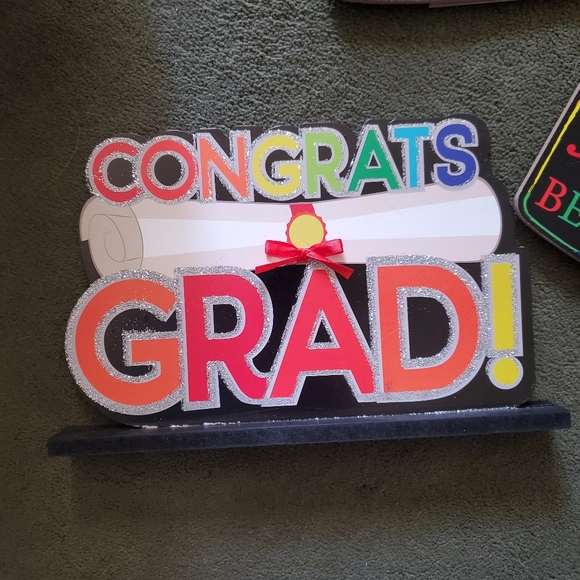 Graduation Table Top Decoration Bundle - Picture 4 of 15